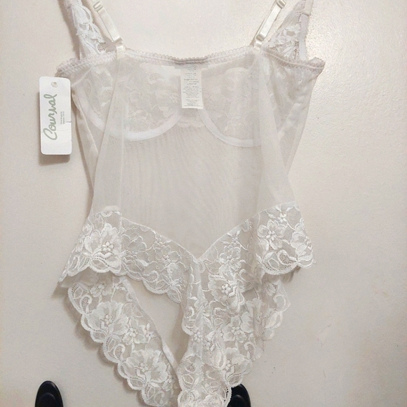 Arianne Lingerie - Picture 2 of 7